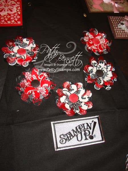 Apron flower small