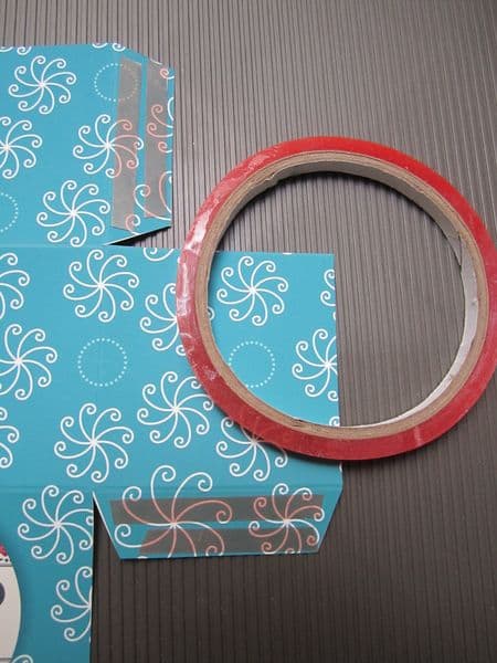 Sticky strip box