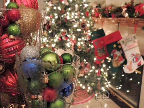 Bokeh-ornaments-stockings Bokeh-ornaments-stockings