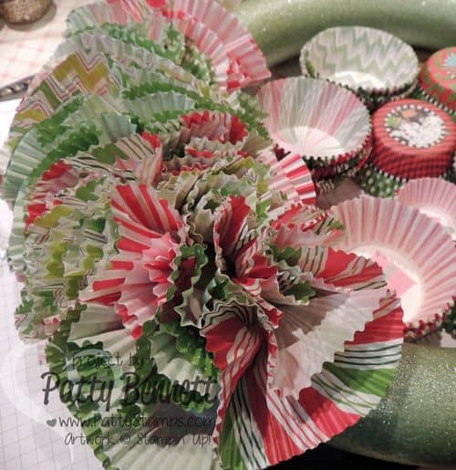 Cupcake-liner-wreath-4