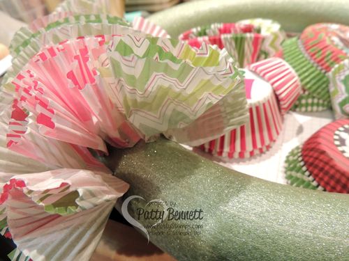 Cupcake-liner-wreath-3