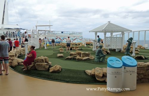 Mini-golf-allure-of-the-seas Mini-golf-allure-of-the-seas