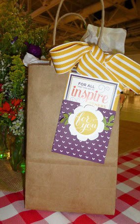 Awards-night-sr-exec-gift Awards-night-sr-exec-gift