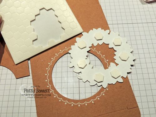 Wondrous-wreath-decorative-window-gift-box