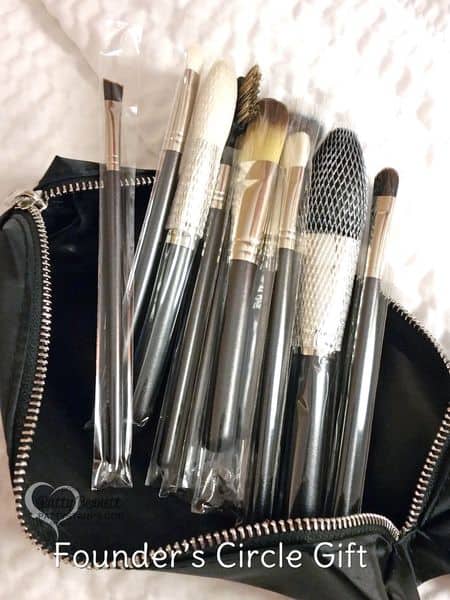 Founders-circle-pillow-gift-make-up-brushes