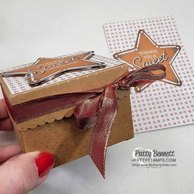 Scalloped Kraft Treat Box with Memories & More Gingerbread and Peppermint suite crafting supplies from Stampin' UP!. Great for Christmas gift giving! www.PattyStamps.com